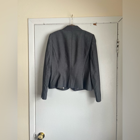 TAHARI ARTHUR S-LEVINE GRAY SKIRT SUIT SIZE 8 - Picture 3 of 14